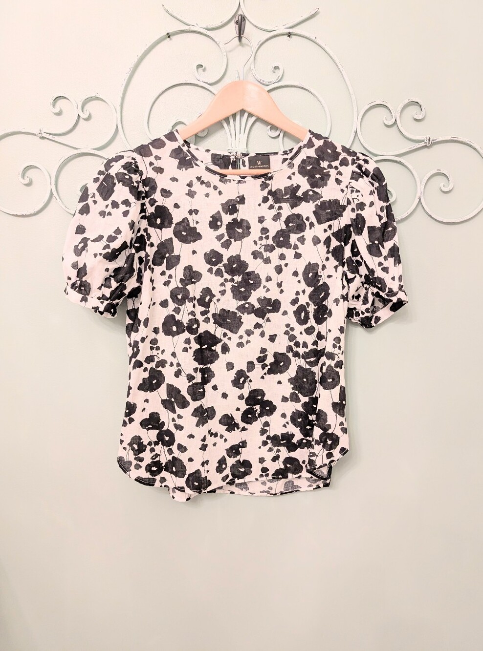 Worthington black and white floral short sleeve top